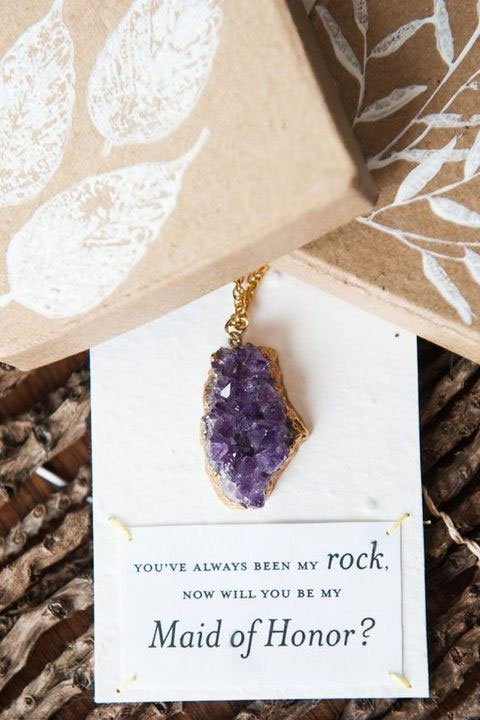 idees cadeaux invites femme bijours avec pierre précieuse geode